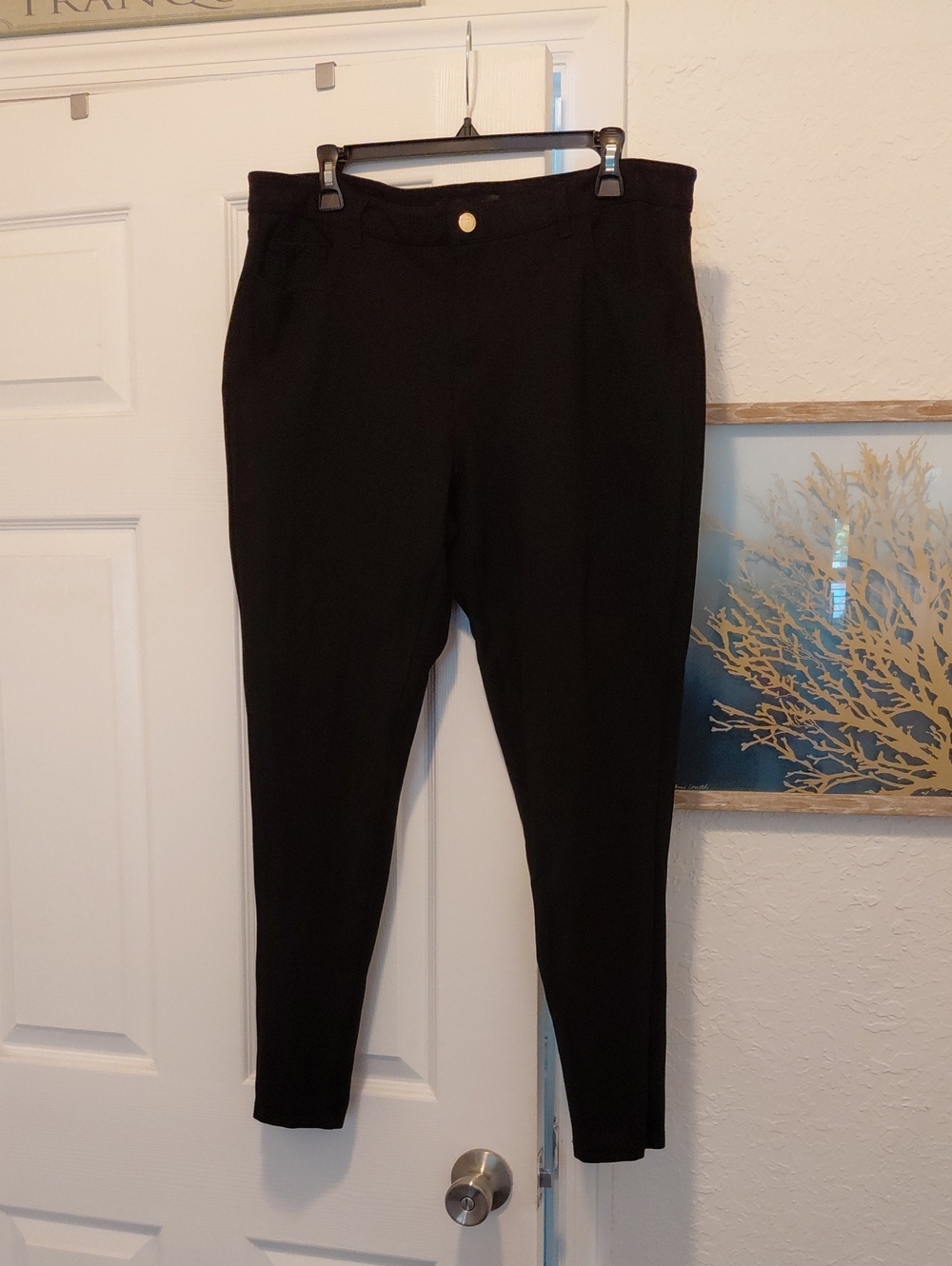 Ellen Tracy Black Skinny Pants with Gold-Tone Button